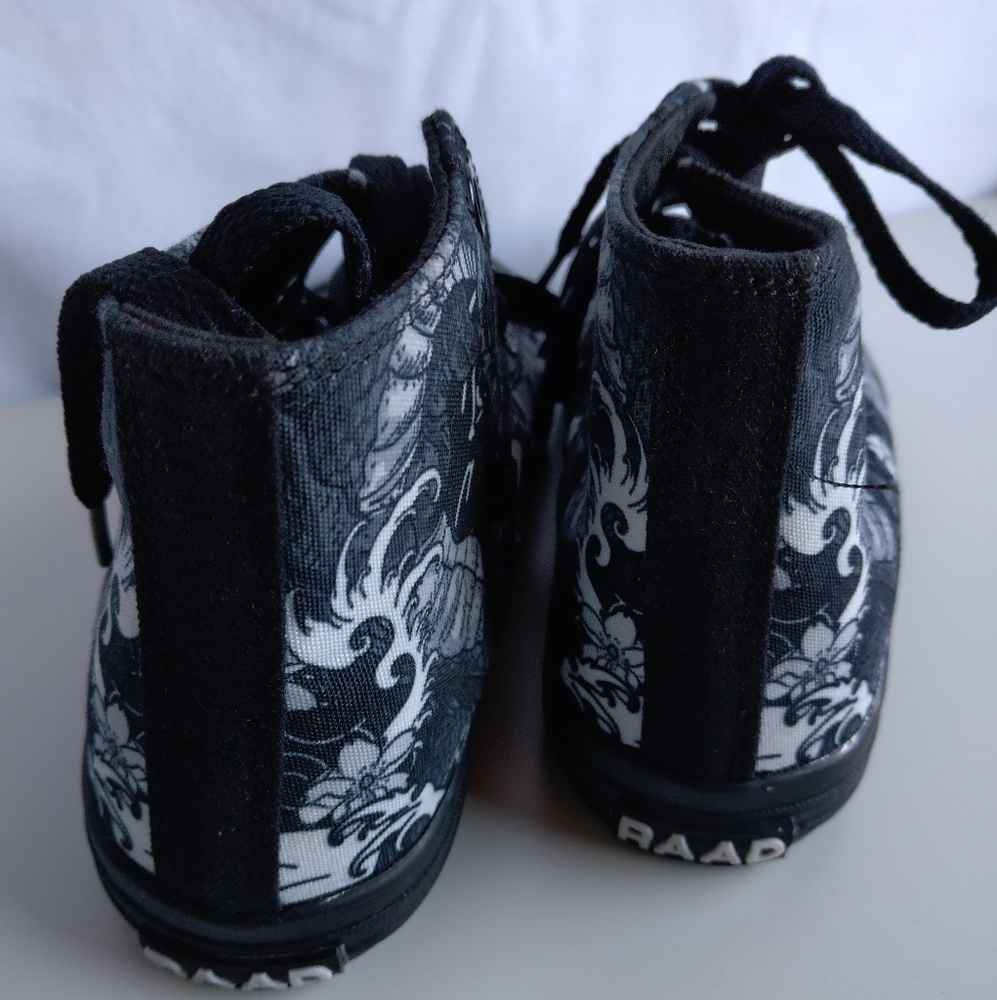Boot - Picture 3 of 5